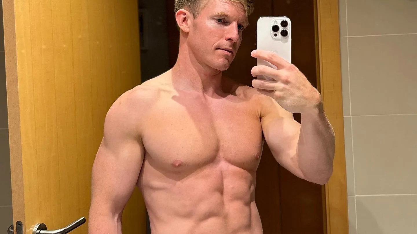 Fitness Model Ryan Whitelaw is Just Peachy on Social Media